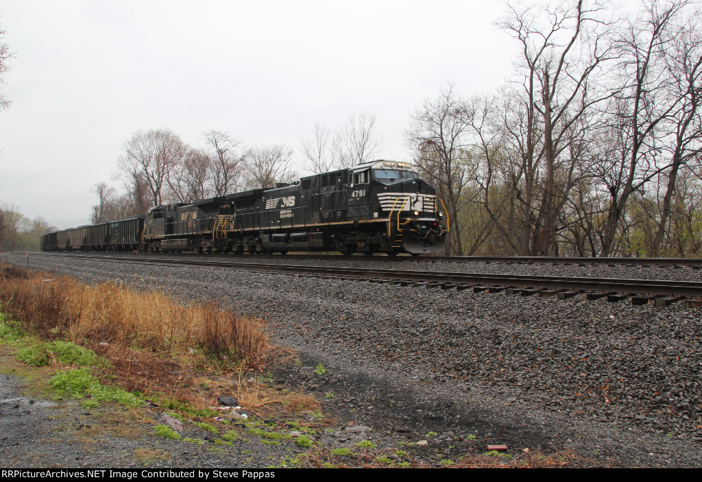 NS 4791 and 4371 taking train 596 east with coal loads